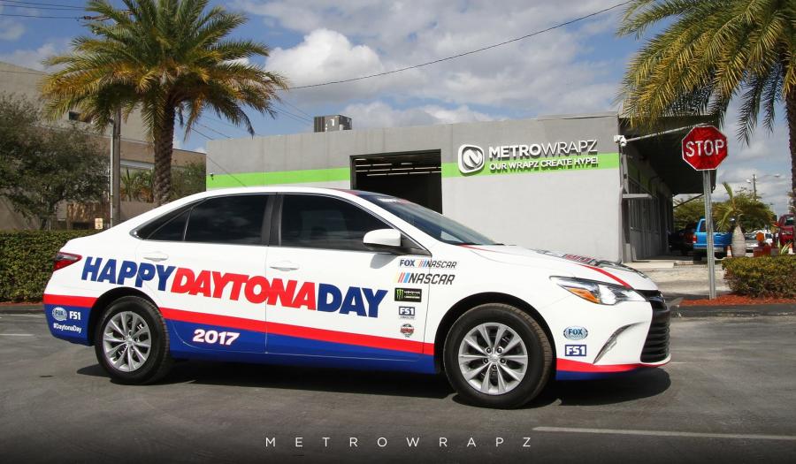  Toyota Camry Happy Daytona Day Graphics by MetroWrapz 2017 года  (фото 6 из 6)